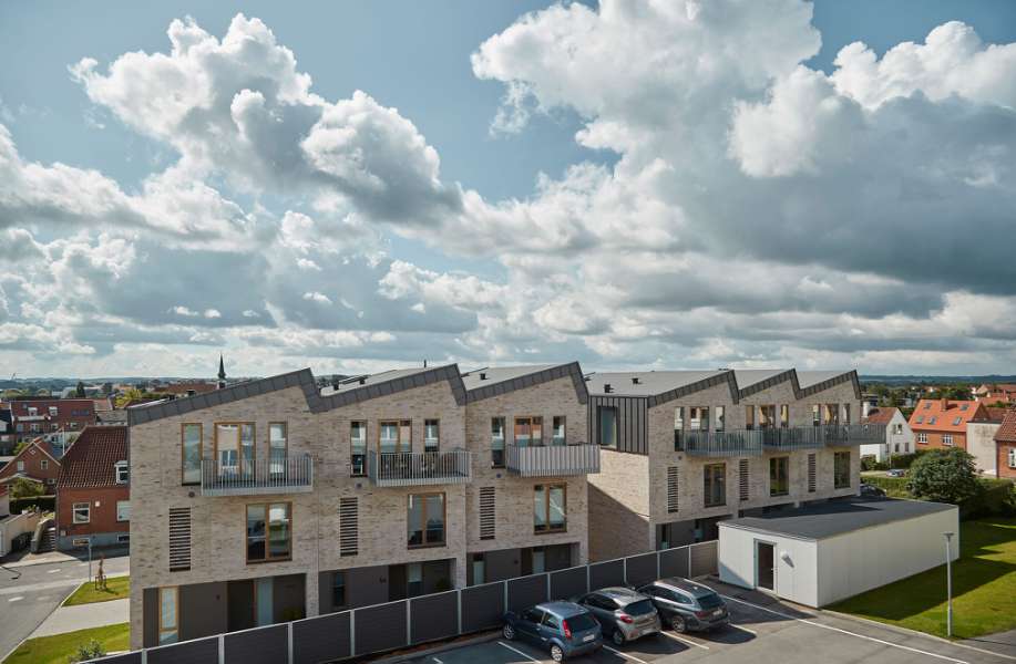 Kold rosé og søudsigt under stålprofilerne, Krøyer Kielbergvej / Regnbuevænget 1, 8660 Skanderborg